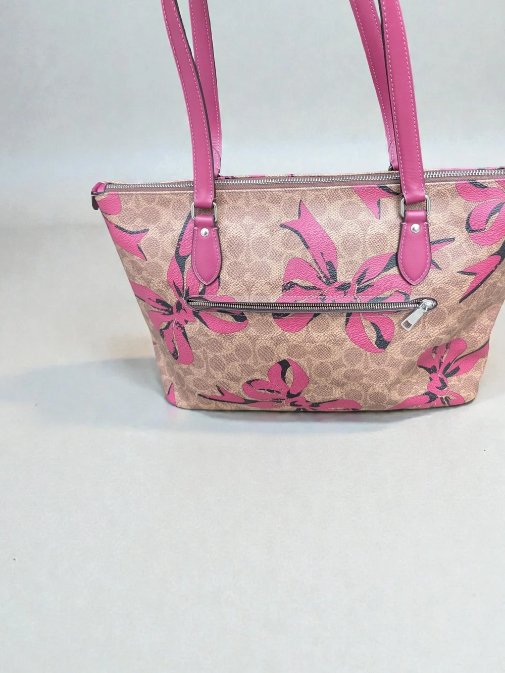 Coach Gallery Tote in Signature Canvas with Bow Print (NWT)